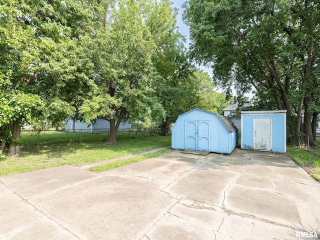 600 E Virginia Ave, Peoria, IL 61603 - view of patio / terrace featuring a shed