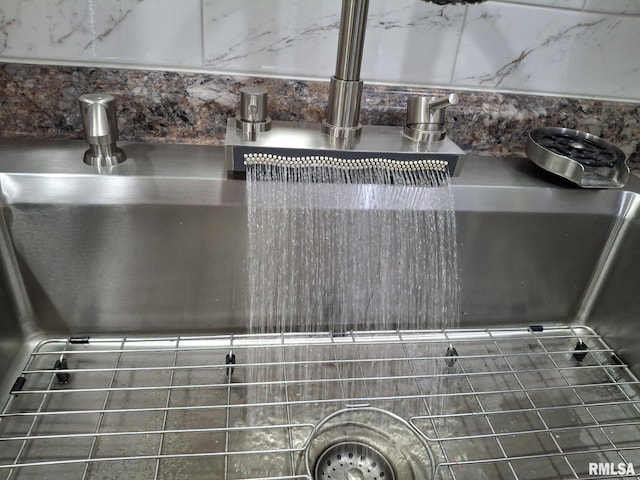 2604 W Kansas St, Peoria, IL 61604 - kitchen view of backsplash