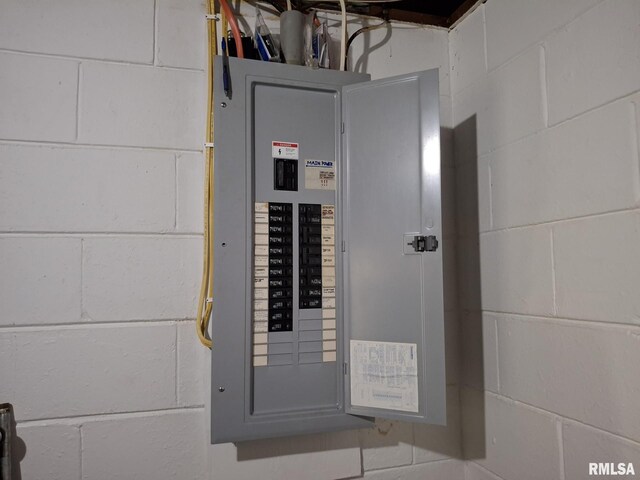 2604 W Kansas St, Peoria, IL 61604 - utility room with electric panel