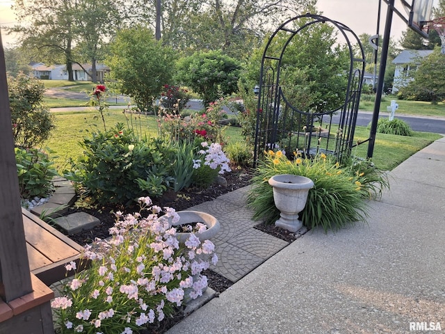 2604 W Kansas St, Peoria, IL 61604 - view of patio / terrace