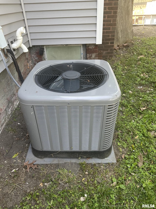 1213 NE Glendale Ave, Peoria, IL 61603 - exterior view of a central AC unit