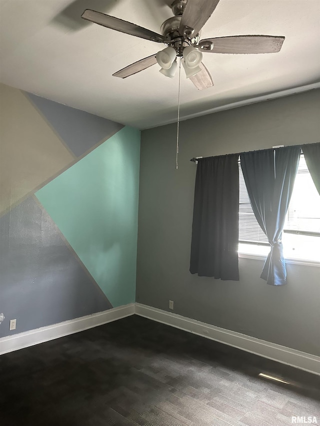 1213 NE Glendale Ave, Peoria, IL 61603 - unfurnished room featuring carpet floors and a ceiling fan