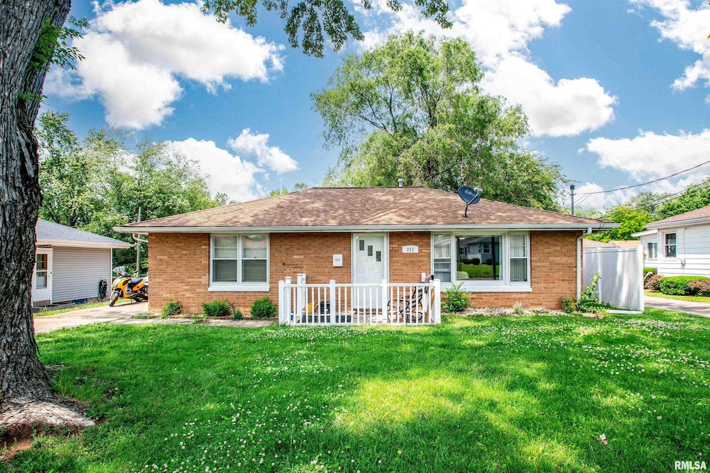 311 S St, Pekin, IL 61554 - photo 1