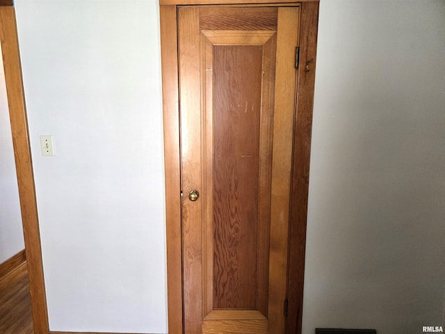 904 E Elm St, Canton, IL 61520 - detailed view