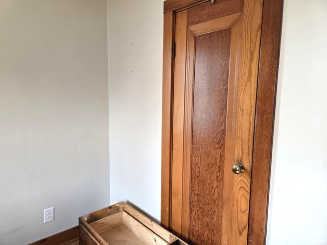 904 E Elm St, Canton, IL 61520 - detailed view
