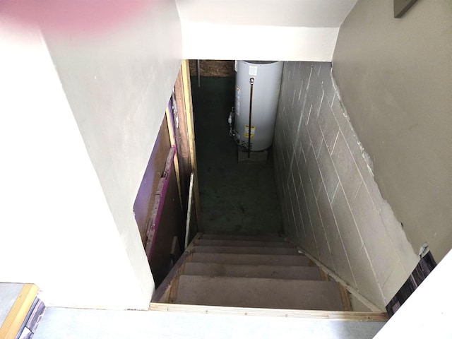904 E Elm St, Canton, IL 61520 - staircase featuring gas water heater