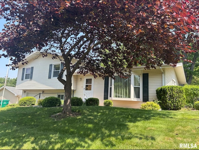 218 W Kurlene Dr, Macomb, IL 61455 - view of front facade featuring a front lawn