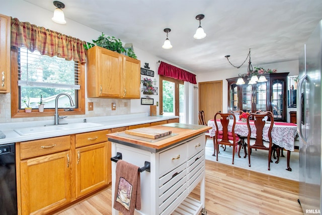 100 Oakridge Ct, Dahinda, IL 61428 - kitchen with plenty of natural light, freestanding refrigerator, black dishwasher, and backsplash