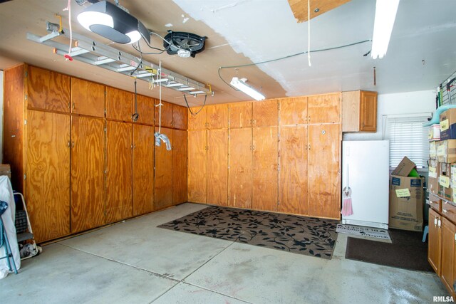 100 Oakridge Ct, Dahinda, IL 61428 - view of garage