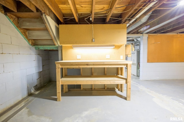 1030 E Euclid Ave, Peoria Heights, IL 61616 - unfinished basement featuring a workshop area and water heater