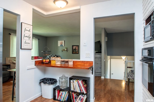 324 Pinecrest Dr, Germantown Hills, IL 61548 - kitchen with oven and wood finished floors