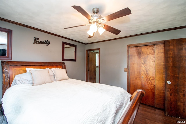 324 Pinecrest Dr, Germantown Hills, IL 61548 - bedroom featuring hardwood / wood-style floors, a ceiling fan, and a closet