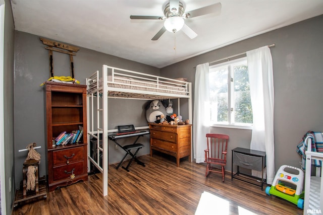 324 Pinecrest Dr, Germantown Hills, IL 61548 - bedroom with wood finished floors and a ceiling fan
