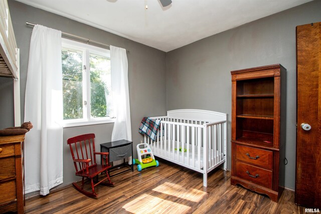 324 Pinecrest Dr, Germantown Hills, IL 61548 - bedroom with wood finished floors, a crib, and a ceiling fan