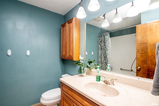 324 Pinecrest Dr, Germantown Hills, IL 61548 - full bath featuring vanity and a shower with shower curtain
