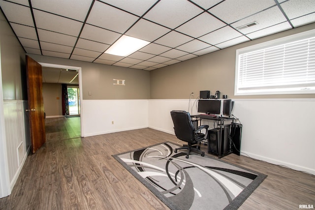 324 Pinecrest Dr, Germantown Hills, IL 61548 - home office with wood finished floors and a paneled ceiling