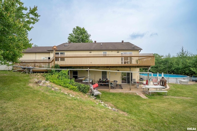 21501 N Berchtold Rd, Chillicothe, IL 61523 - back of property with a deck, a lawn, and an outdoor pool