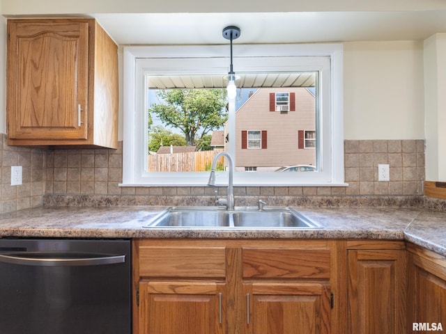 621 E Sciota Ave, Peoria Heights, IL 61616 - kitchen featuring stainless steel dishwasher, tasteful backsplash, and decorative light fixtures