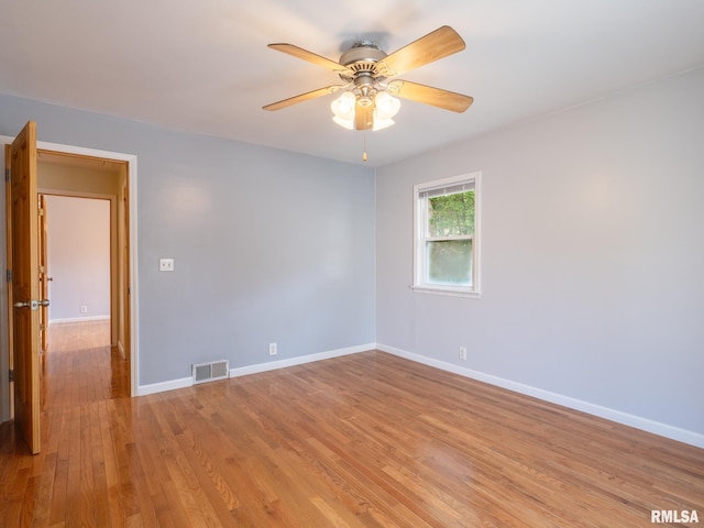 621 E Sciota Ave, Peoria Heights, IL 61616 - empty room with a ceiling fan and light wood-style flooring