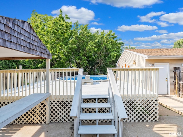 621 E Sciota Ave, Peoria Heights, IL 61616 - view of wooden terrace