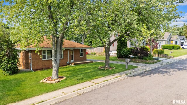 621 E Sciota Ave, Peoria Heights, IL 61616 - view of front facade with brick siding