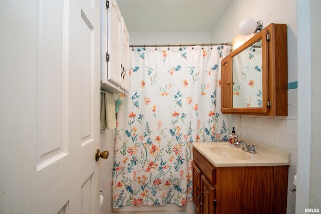 202 Esser St, Washington, IL 61571 - bathroom featuring vanity and a shower with shower curtain