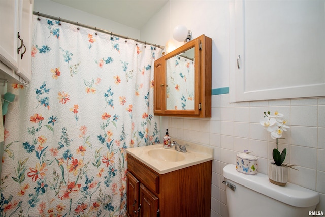 202 Esser St, Washington, IL 61571 - full bathroom with vanity, curtained shower, backsplash, and tile walls