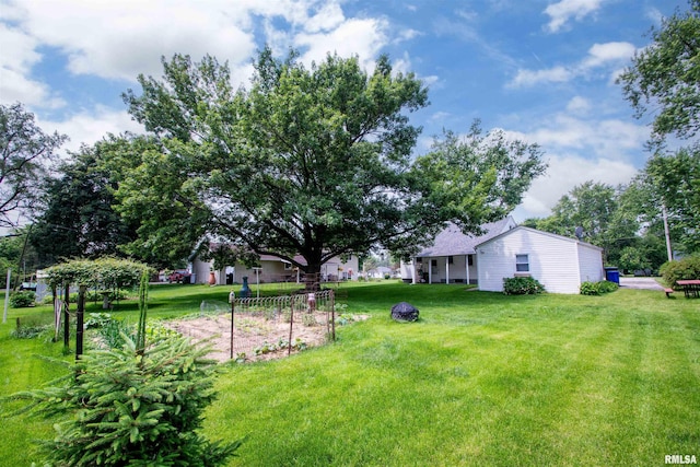 202 Esser St, Washington, IL 61571 - view of green lawn