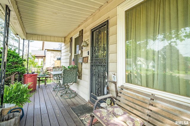 509 W Mcclure Ave, Peoria, IL 61604 - view of wooden porch