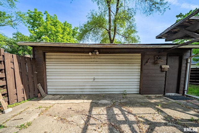 509 W Mcclure Ave, Peoria, IL 61604 - view of garage