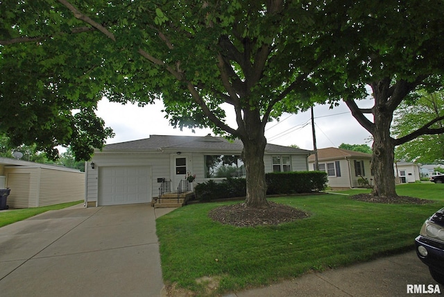 4 Alexander Ln, Bartonville, IL 61607 - single story home featuring an attached garage, concrete driveway, and a front yard