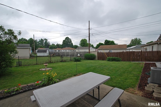 4 Alexander Ln, Bartonville, IL 61607 - fenced backyard featuring a patio area