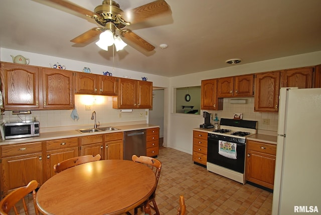 4 Alexander Ln, Bartonville, IL 61607 - kitchen with stainless steel appliances, light countertops, a ceiling fan, light floors, and decorative backsplash