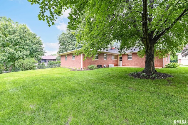 113 Highview Ter, East Peoria, IL 61611 - view of yard
