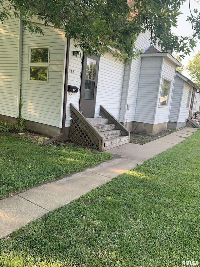 295 W Harris Ave, Bushnell, IL 61422 - doorway to property with a lawn