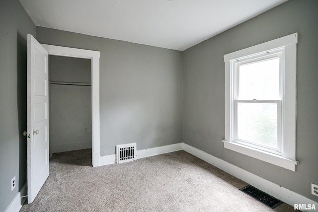 409 E Embert Pl, Peoria, IL 61603 - unfurnished bedroom featuring carpet flooring and a closet