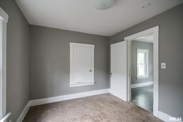 409 E Embert Pl, Peoria, IL 61603 - unfurnished bedroom with baseboards and carpet floors