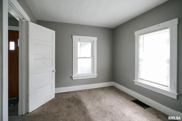 409 E Embert Pl, Peoria, IL 61603 - empty room with carpet and baseboards