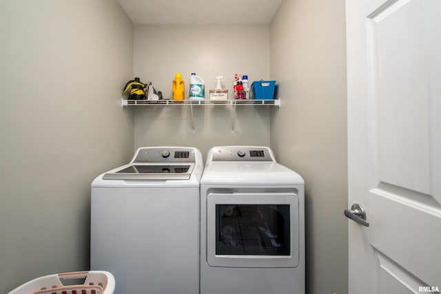 116 Field Ct, East Peoria, IL 61611 - washroom featuring washing machine and clothes dryer