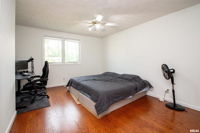 116 Field Ct, East Peoria, IL 61611 - bedroom with wood finished floors, a desk, and a ceiling fan
