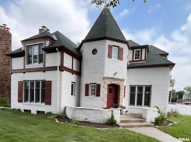 3316 N Biltmore Ave, Peoria, IL 61604 - view of front of house with brick siding and a front yard