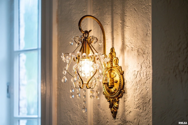 3316 N Biltmore Ave, Peoria, IL 61604 - detailed view of a chandelier
