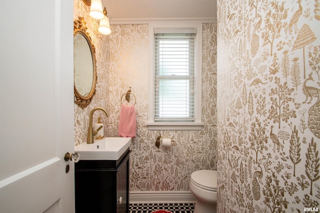 3316 N Biltmore Ave, Peoria, IL 61604 - bathroom featuring wallpapered walls and vanity