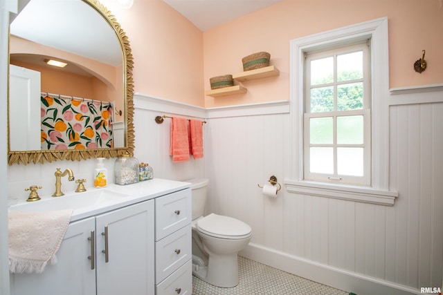 3316 N Biltmore Ave, Peoria, IL 61604 - full bath featuring a wainscoted wall, vanity, tile patterned floors, and a decorative wall