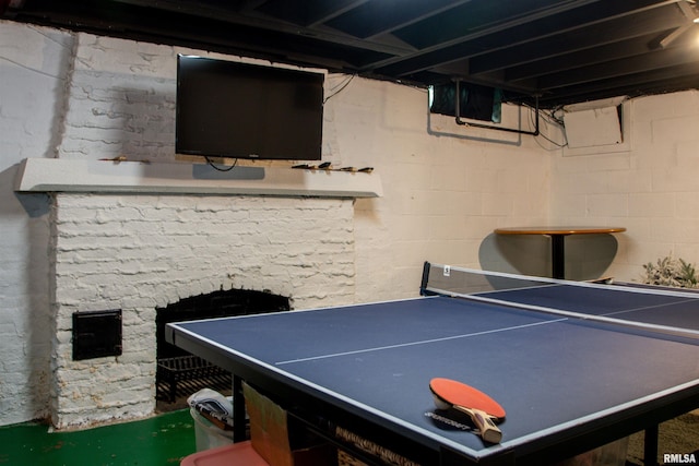 3316 N Biltmore Ave, Peoria, IL 61604 - playroom with a fireplace and concrete floors