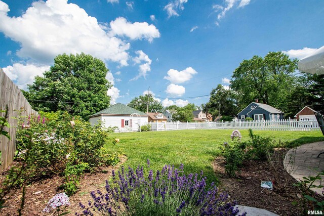 3316 N Biltmore Ave, Peoria, IL 61604 - view of fenced backyard