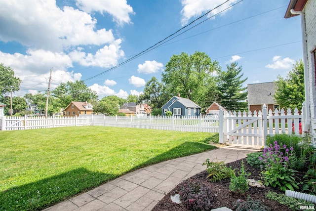 3316 N Biltmore Ave, Peoria, IL 61604 - fenced front yard with a residential view