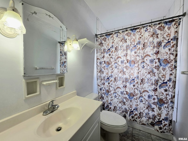 1507 W Circle Rd, Peoria, IL 61604 - full bath featuring curtained shower and vanity
