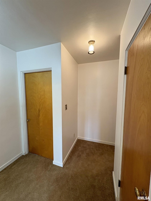 502 W Crestwood Dr, Peoria, IL 61614 - carpeted empty room with baseboards