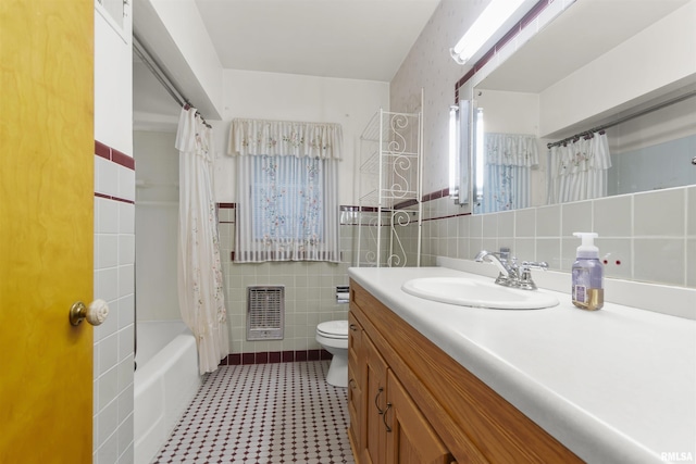 502 W Crestwood Dr, Peoria, IL 61614 - full bath featuring tile walls, vanity, tile patterned floors, shower / bath combination with curtain, and heating unit